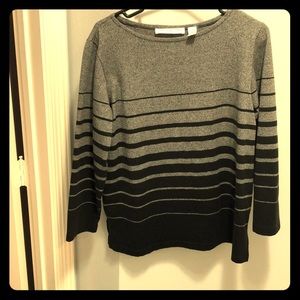 Classic 3/4 sleeve top in black and grey stripes
